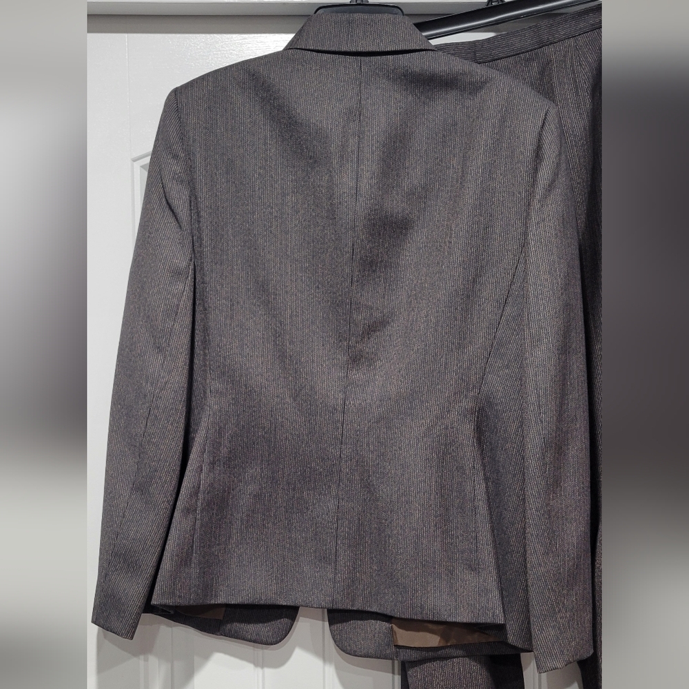Evan Picone Women's Gray Blazer and Pants Set - Picture 3 of 10
